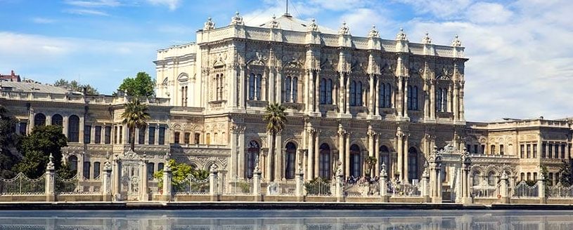 Boğaz'dan görünen Dolmabahçe Sarayı